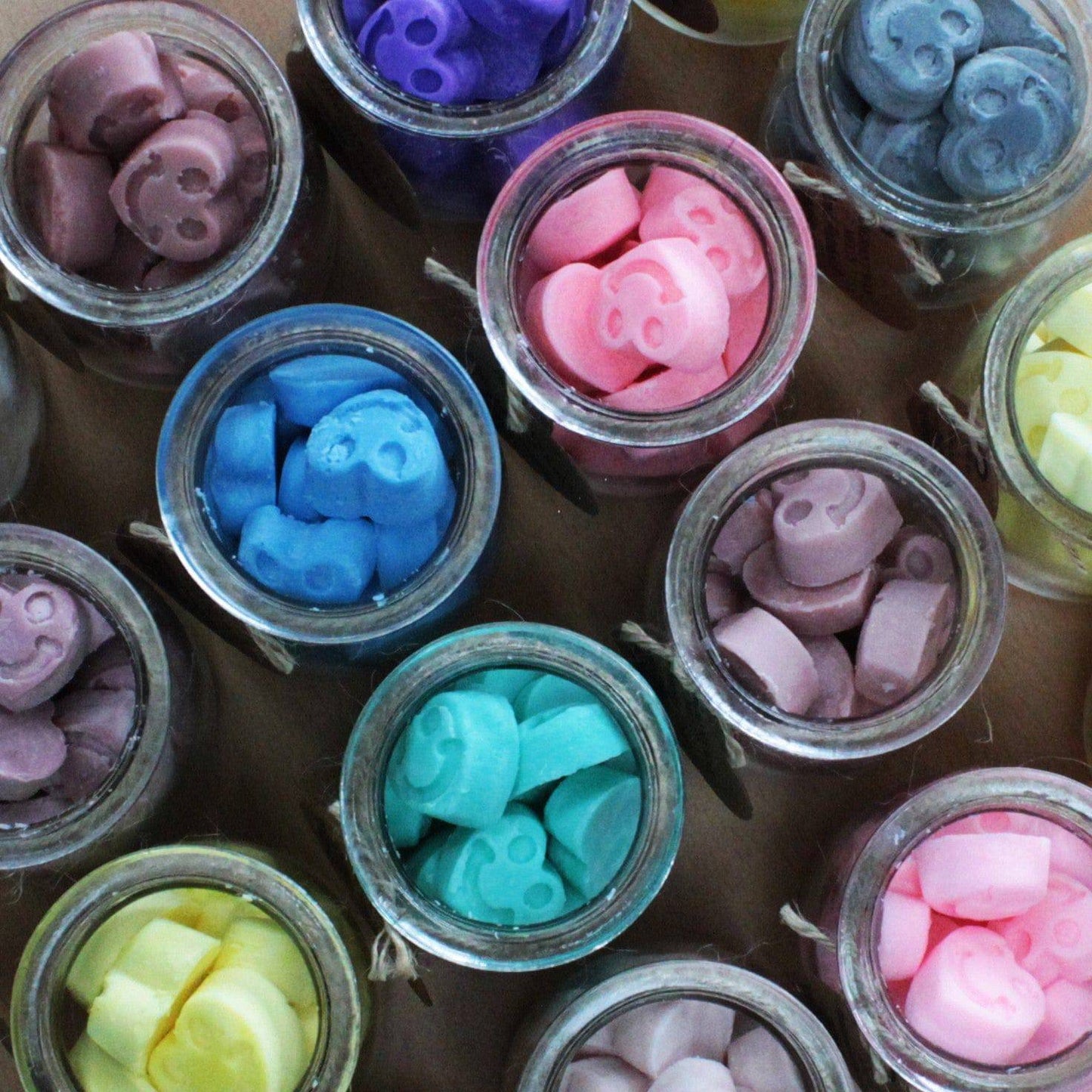 16 x Japanese Magnolia Soy Wax Melt Hearts in Glass Jar - Crystal Nest